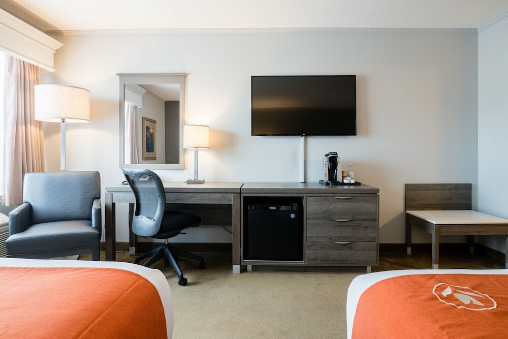 Фото Amsterdam Inn & Suites Moncton