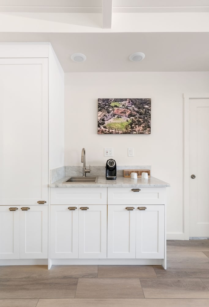 Фото Franciscan Inn & Suites