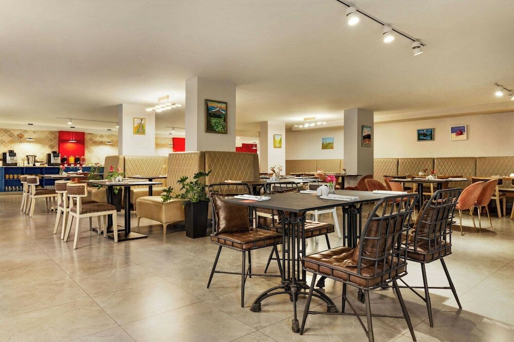 Фото Ramada by Wyndham Tbilisi Old City