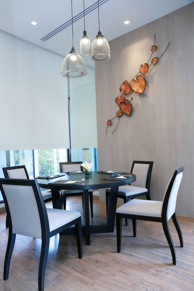 Фото Louis Tavern Hotel