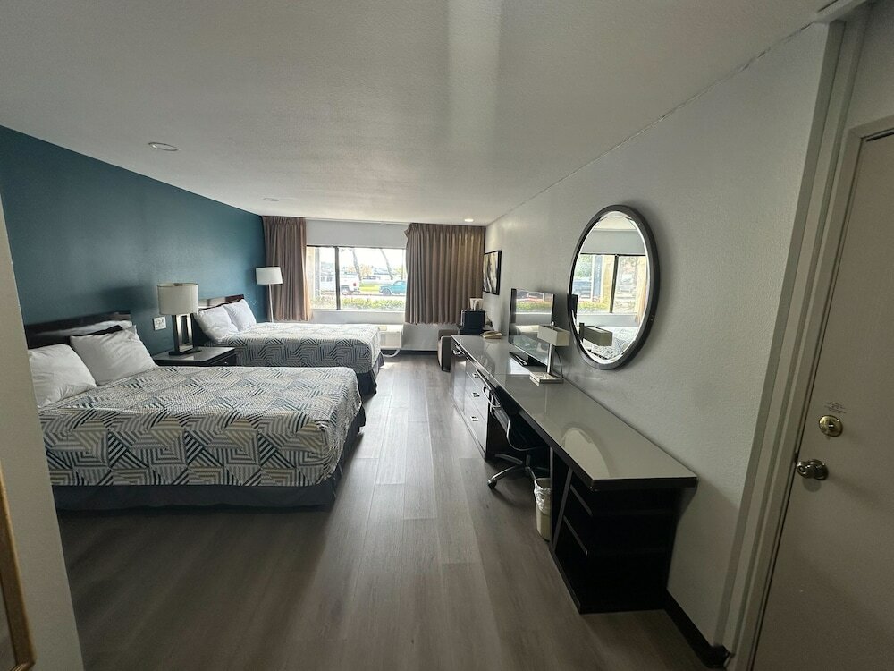 Фото Portside Inn & Suites