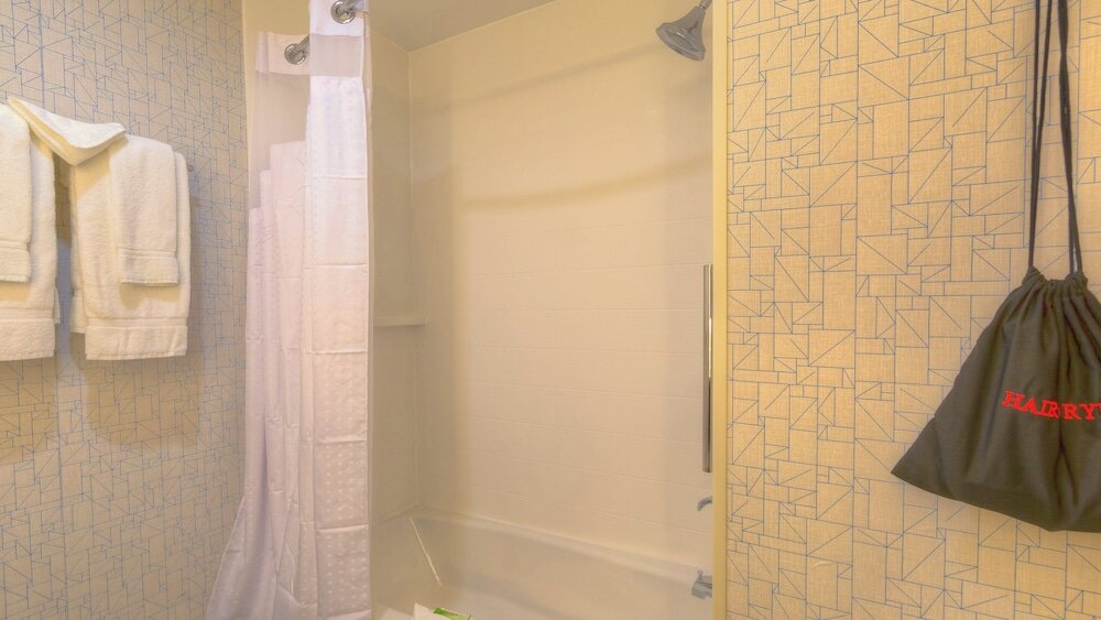 Фото Holiday Inn Express & Suites Tulsa Midtown, an Ihg Hotel