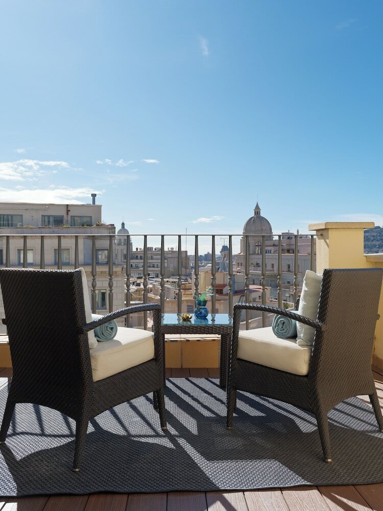 Фото Отель H10 Universitat