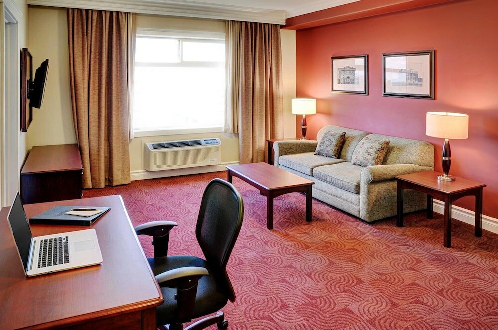 Фото Chateau Nova Yellowhead