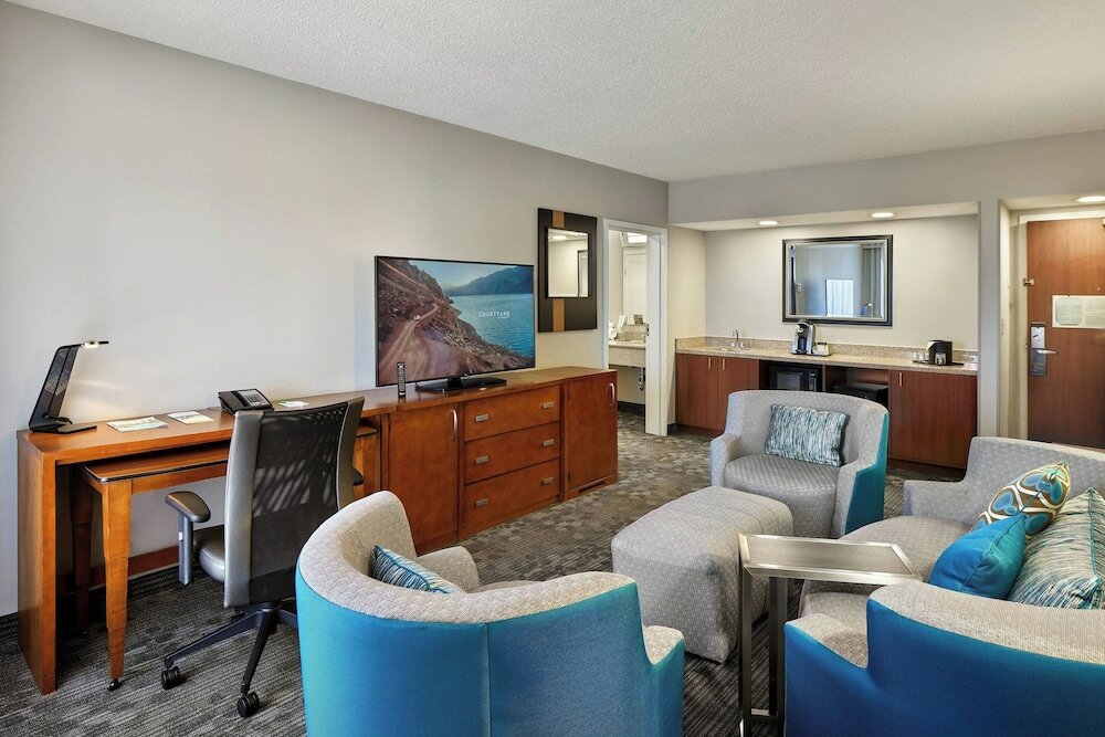 Фото Courtyard by Marriott Philadelphia Langhorne