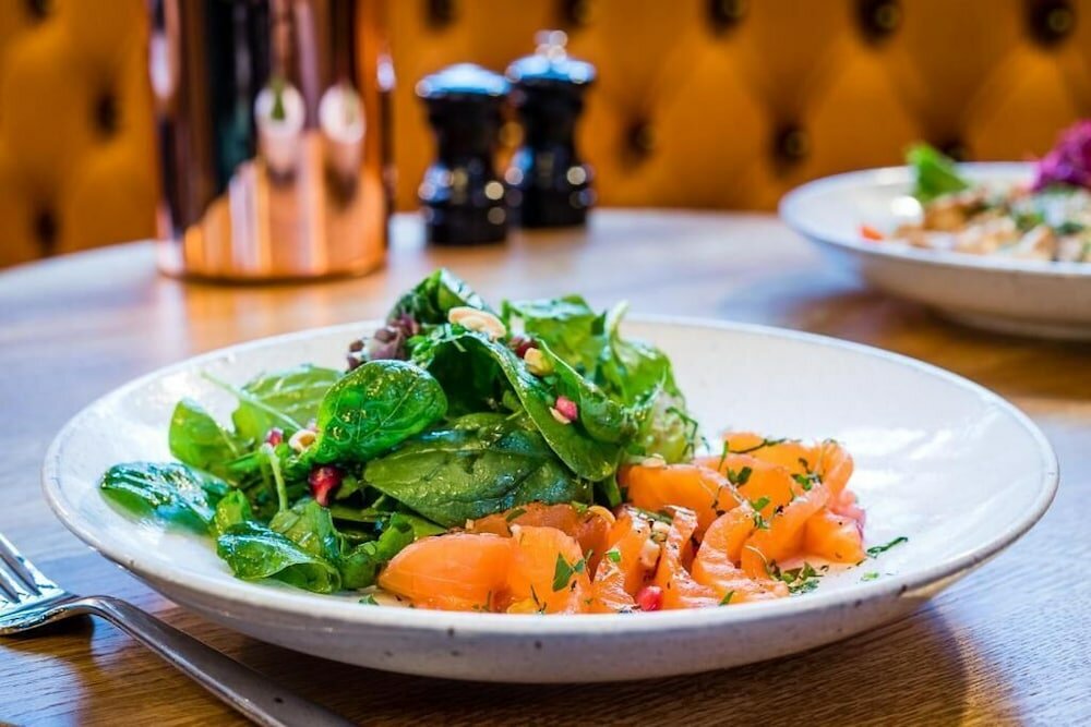 Фото Three Falcons Hotel