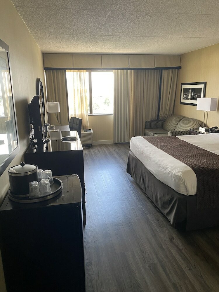 Фото Wingate by Wyndham Springfield