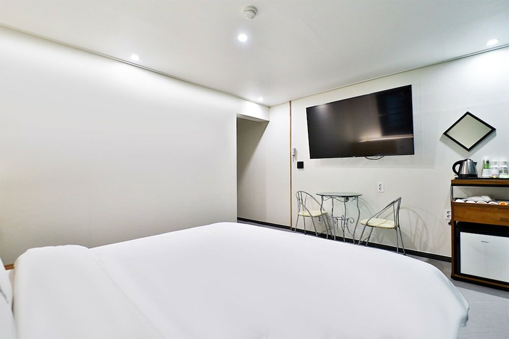 Фото Calm Rest Hotel