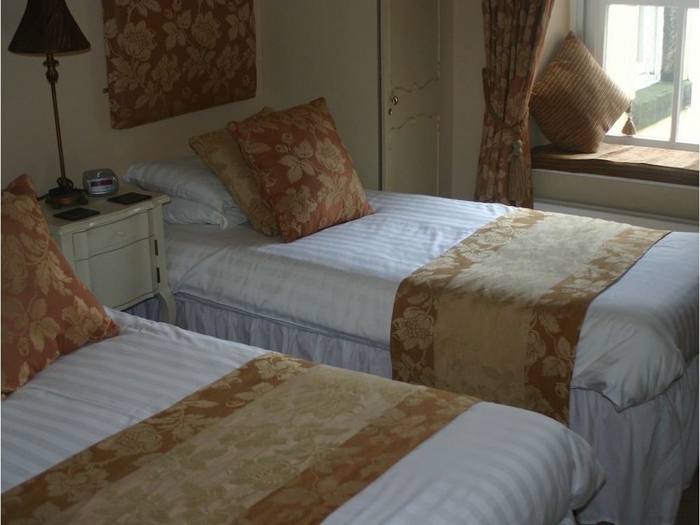 Фото Tennant Arms Hotel