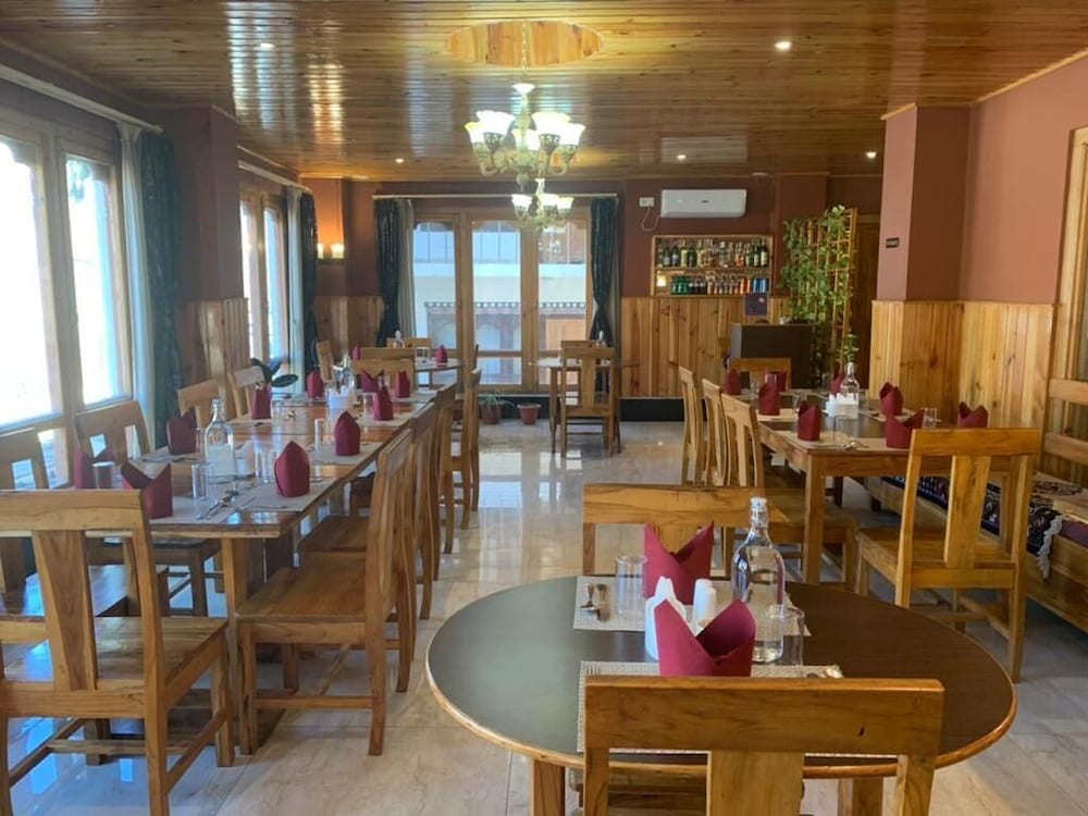 Фото Hotel Khamsum