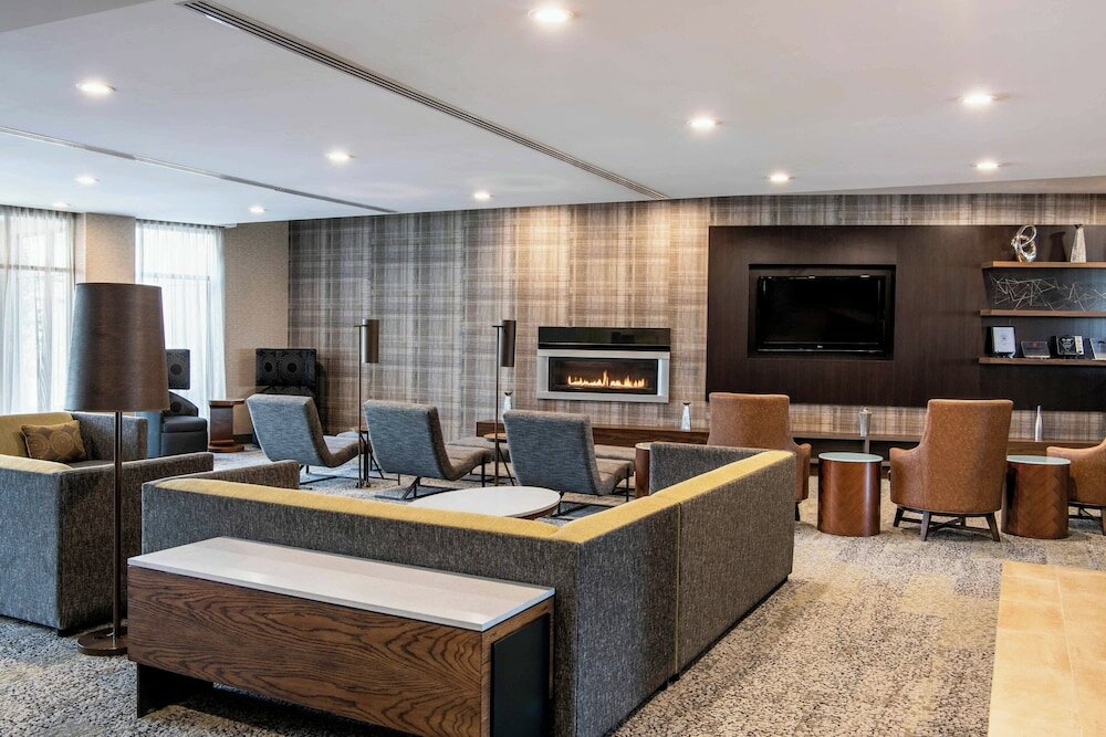 Фото Courtyard by Marriott Edmonton West