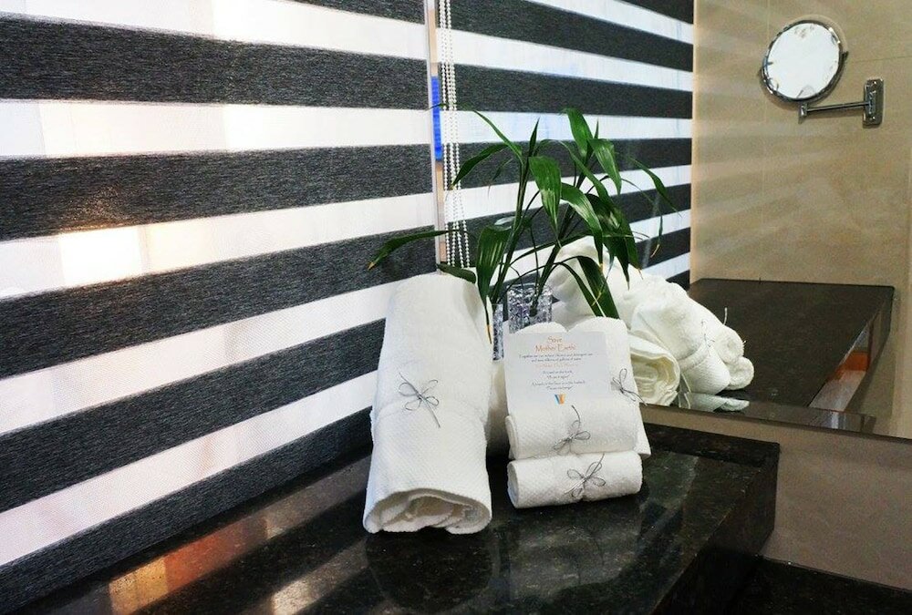 Фото The Waterfront Hotel