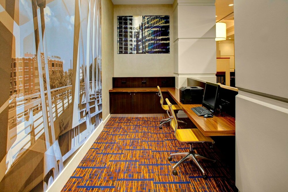 Фото Courtyard by Marriott Columbus Downtown