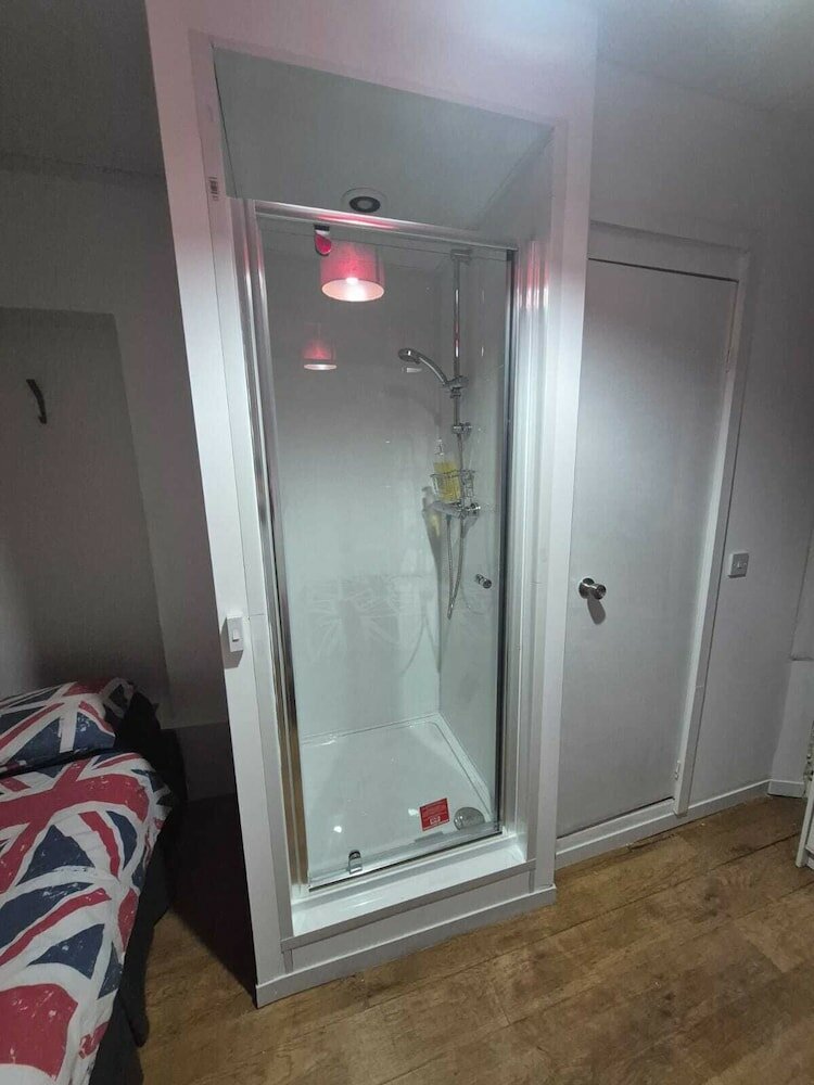 Фото Saint James Backpackers