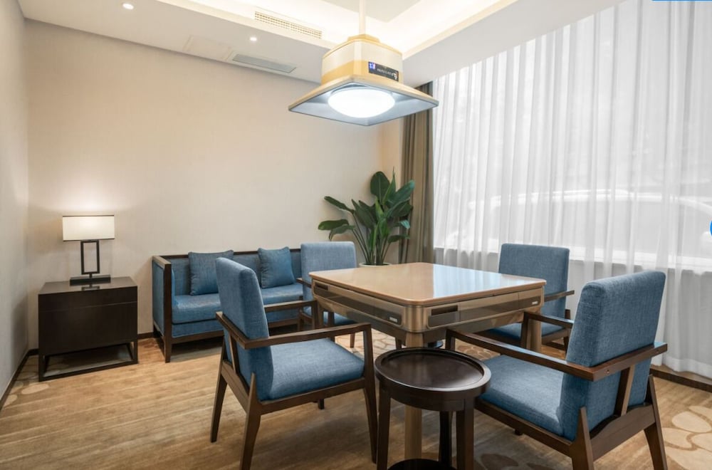 Фото Minshan Lhasa Grand Hotel