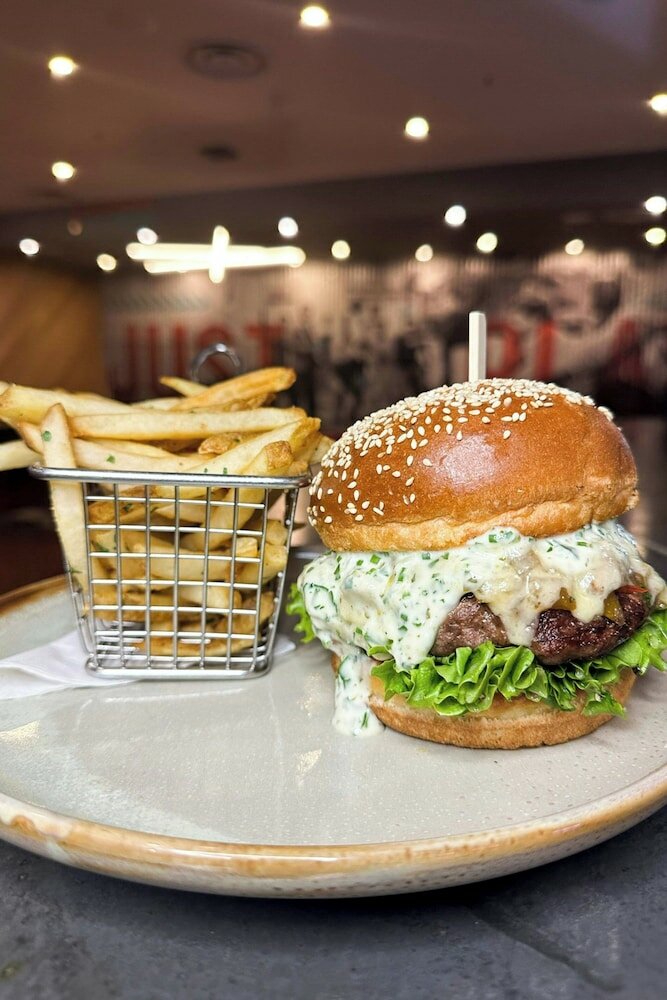 Фото Delta Hotels by Marriott Calgary South