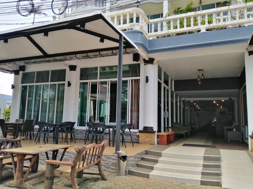 Фото Pimpimarn Beach Hotel