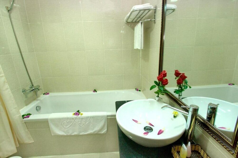 Фото Luxury Nha Trang Hotel