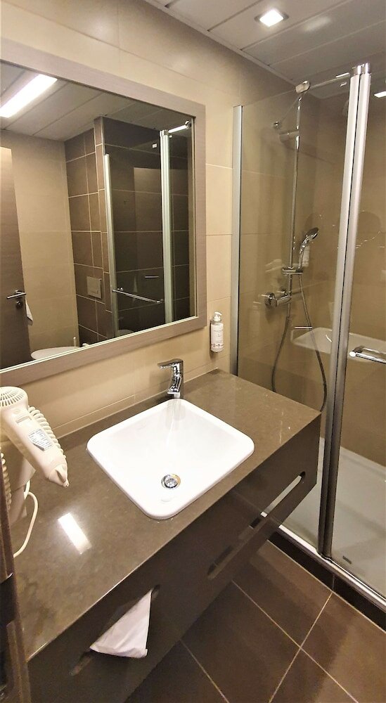 Фото Golden Tulip Kassel Hotel Reiss