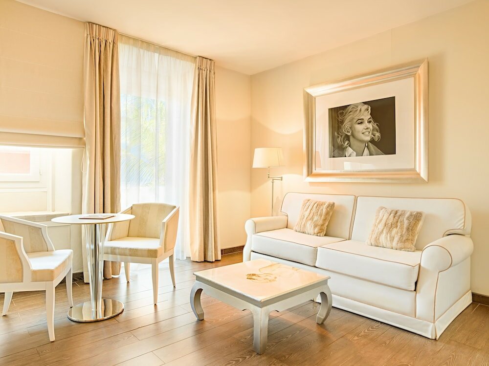 Фото Hotel Renoir