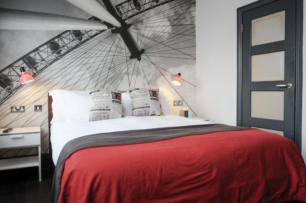 Фото The Wellington Hotel