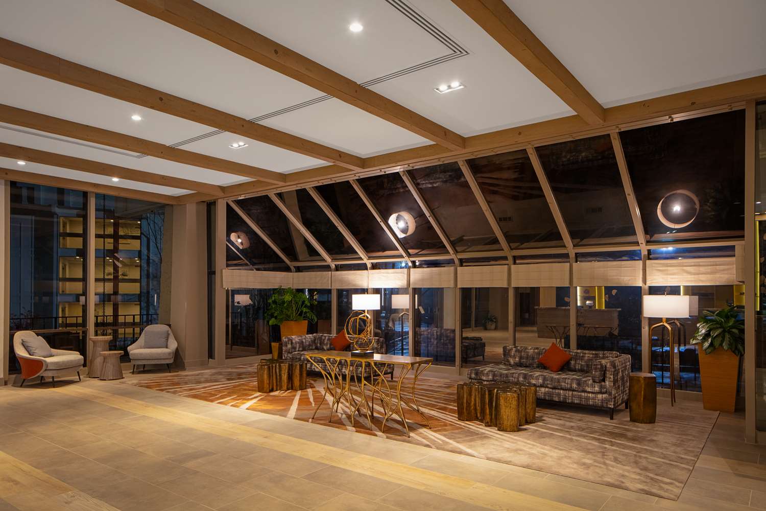 Фото Doubletree by Hilton Sacramento