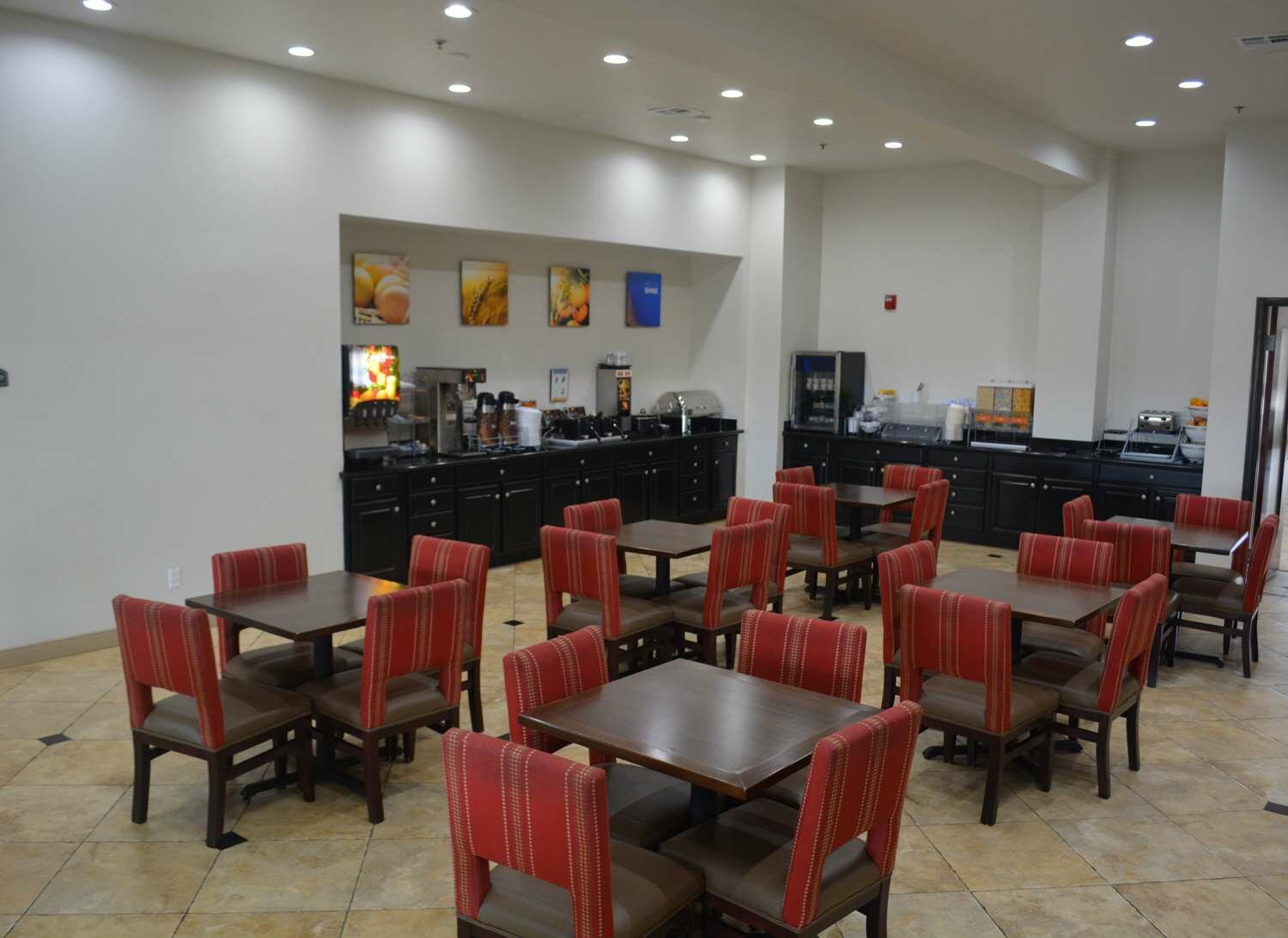 Фото Comfort Suites Yukon - Sw Oklahoma City