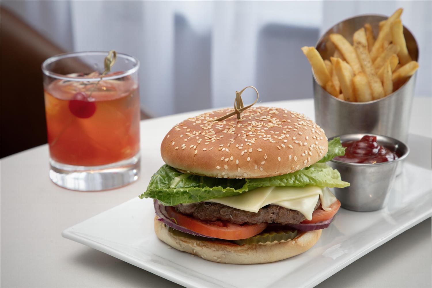 Фото Hilton Garden Inn Portsmouth Downtown