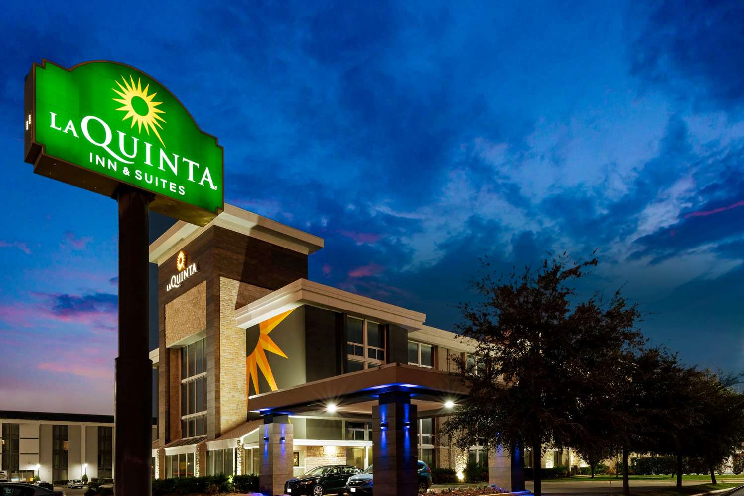 Фото La Quinta Inn & Suites by Wyndham Dallas I-35 Walnut Hill Ln