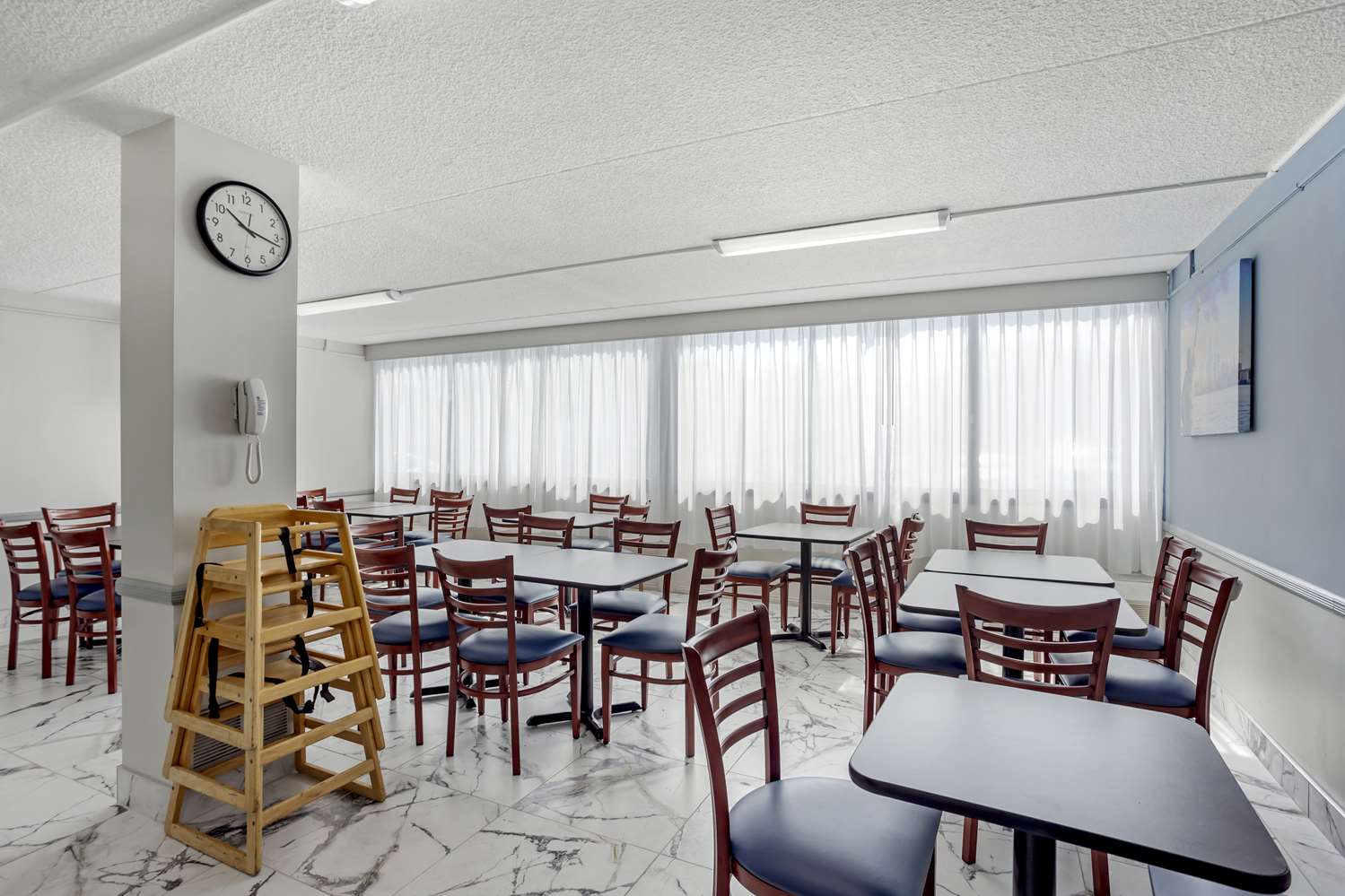 Фото Best Western Rutgers University Hotel