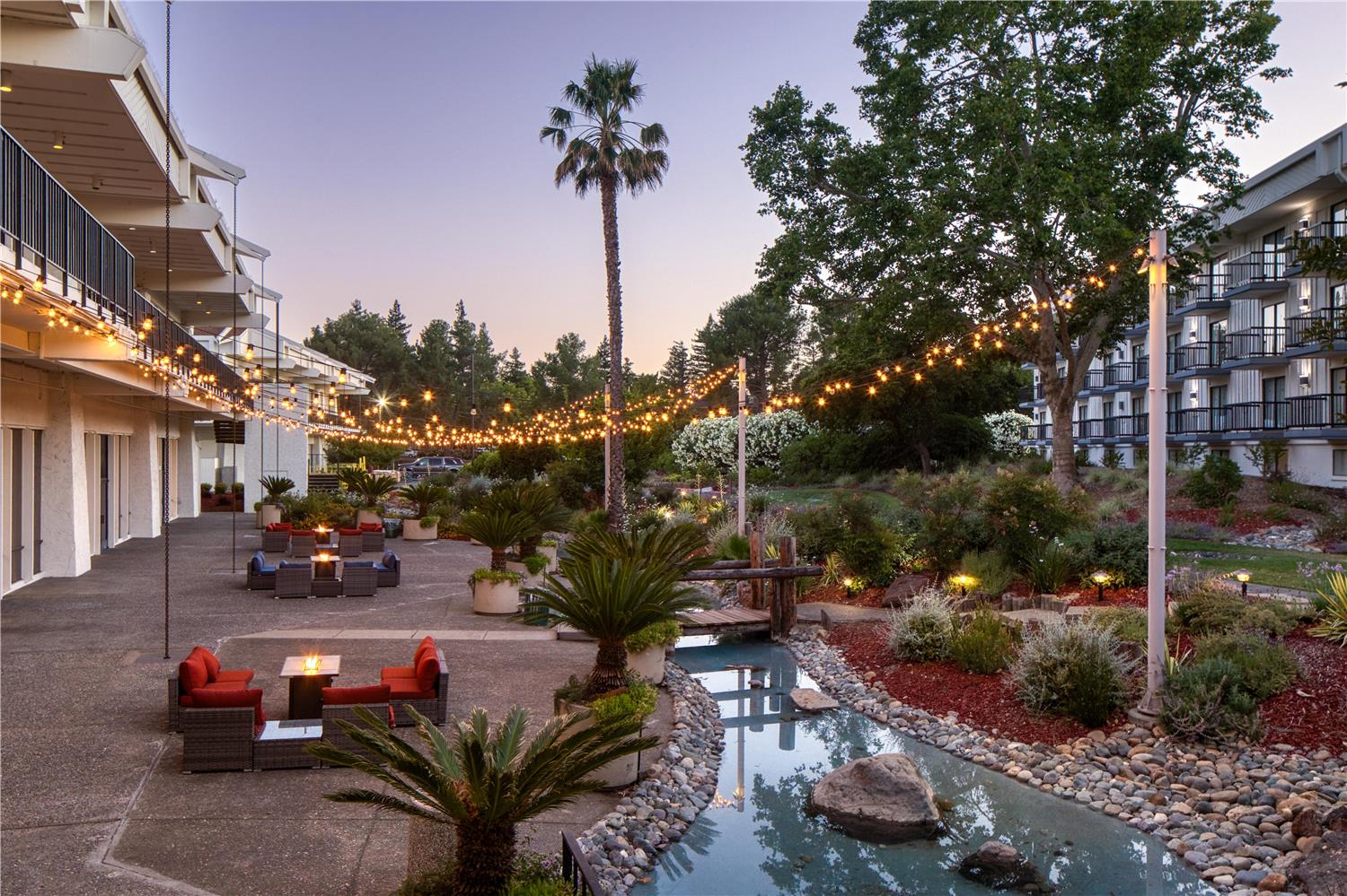 Фото Doubletree by Hilton Sacramento