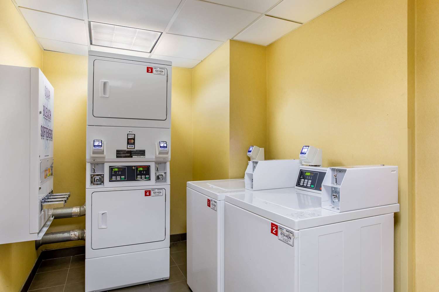 Фото La Quinta Inn & Suites by Wyndham Raleigh Crabtree