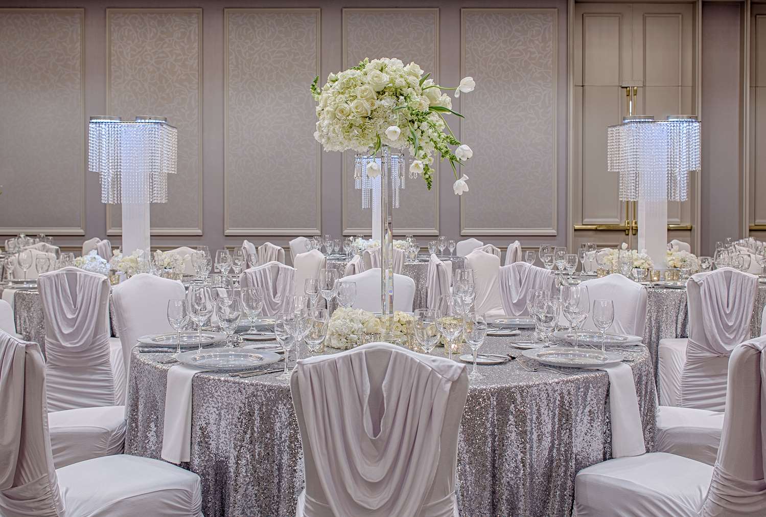 Фото DoubleTree by Hilton Hotel Houston - Greenway Plaza