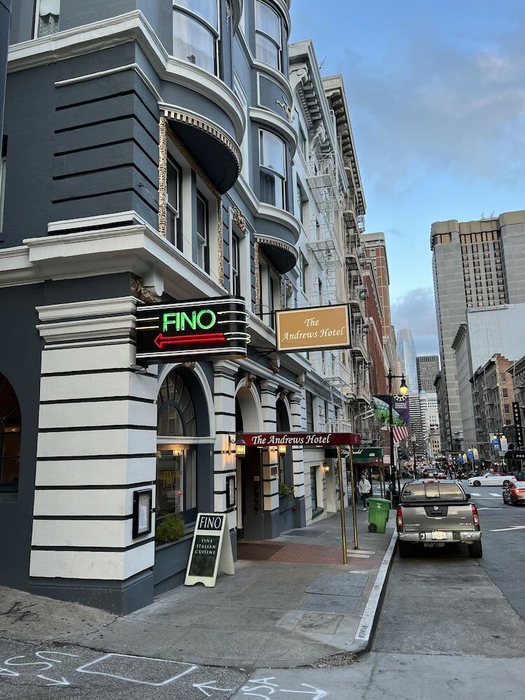 Фото The Andrews Hotel