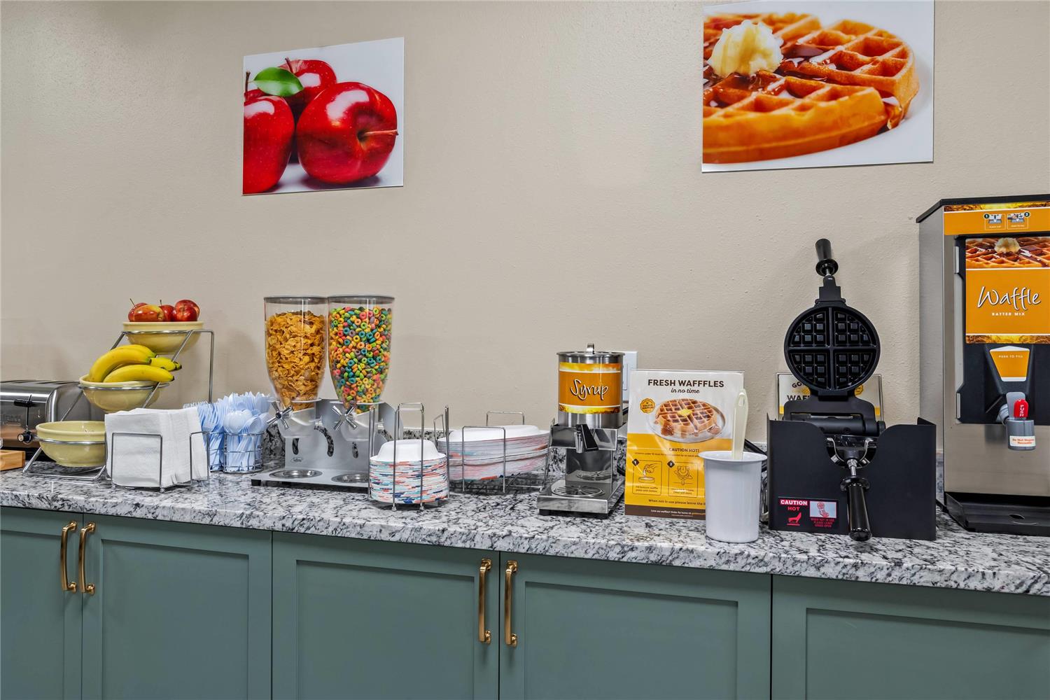 Фото Travelodge by Wyndham New Orleans West Harvey Hotel