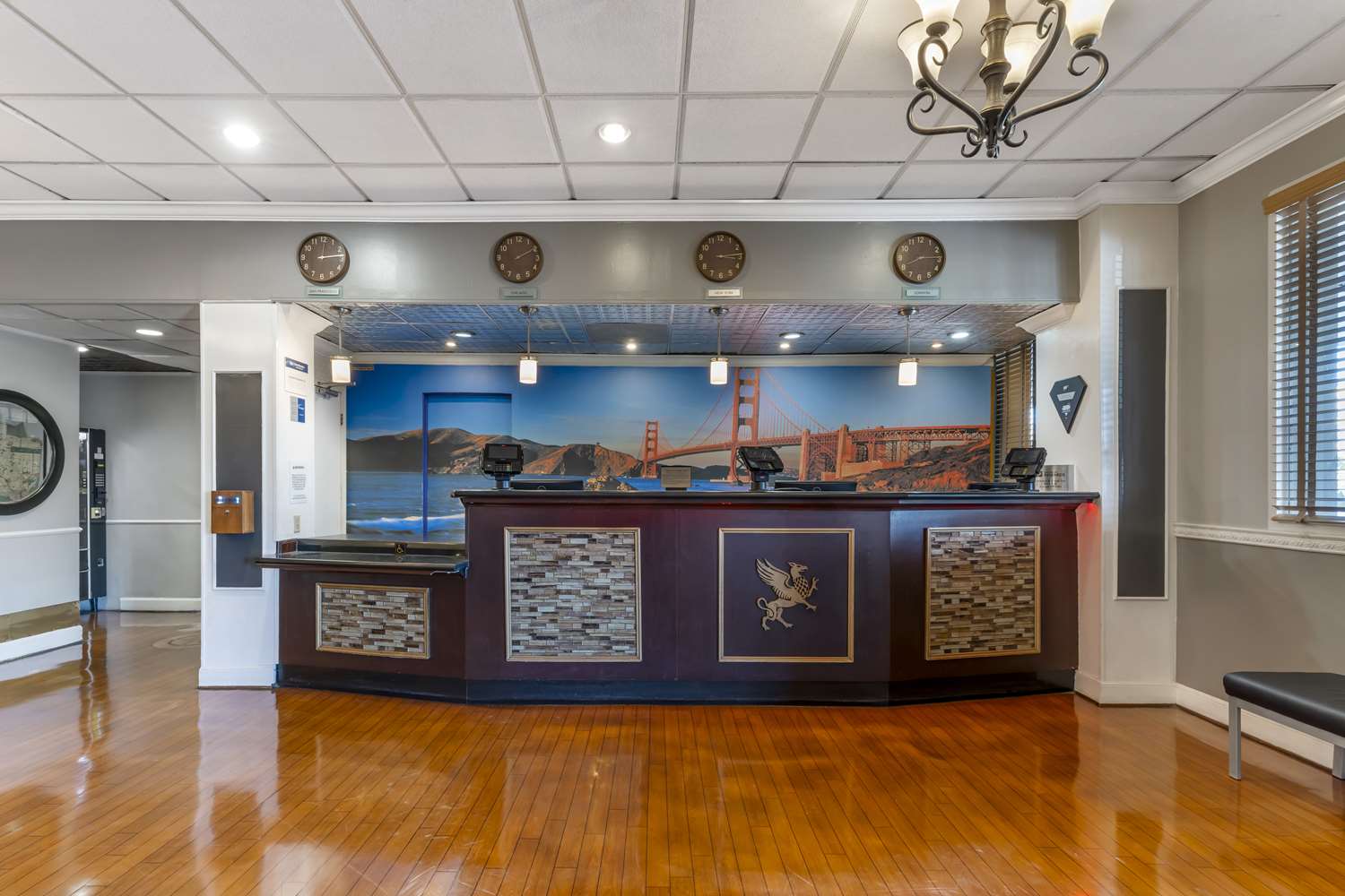 Фото Best Western Plus Grosvenor Airport Hotel