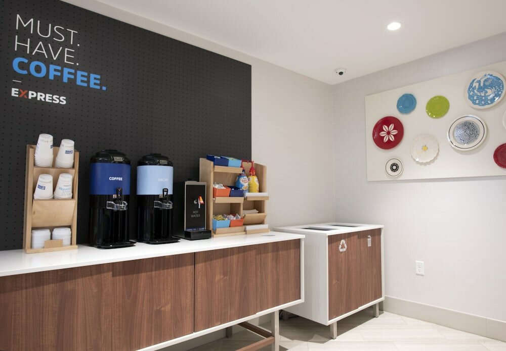 Фото Holiday Inn Express & Suites Jersey City - Holland Tunnel, an Ihg Hotel