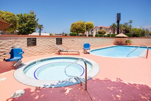 Гостиница Ramada by Wyndham Pasadena в Пасадене