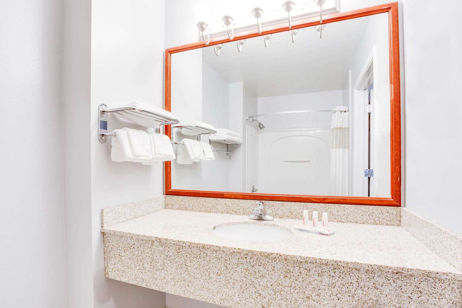 Фото Ramada by Wyndham Marina