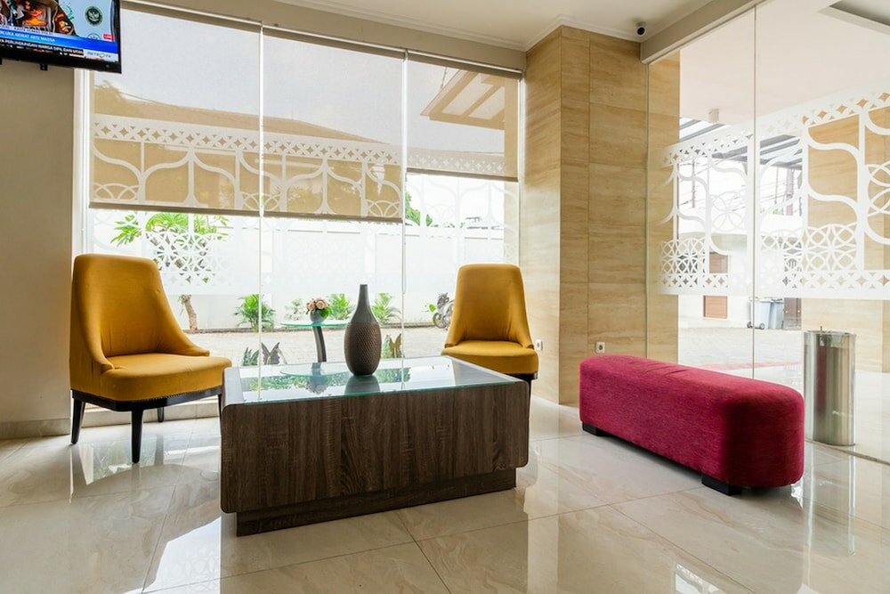 Фото RedDoorz Plus near Lippo Mall Kemang 2