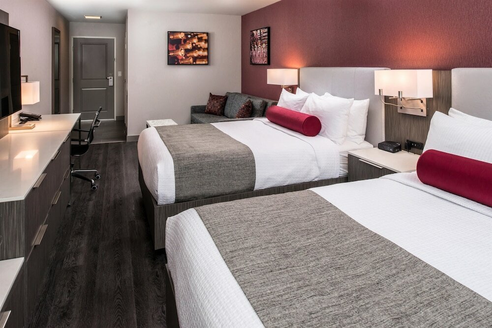 Фото Best Western Plus Temecula Wine Country Hotel &Suites