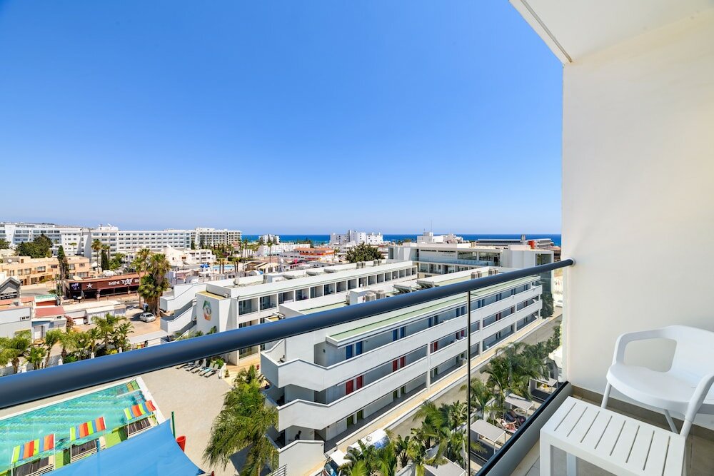 Фото Tasia Maris Seasons