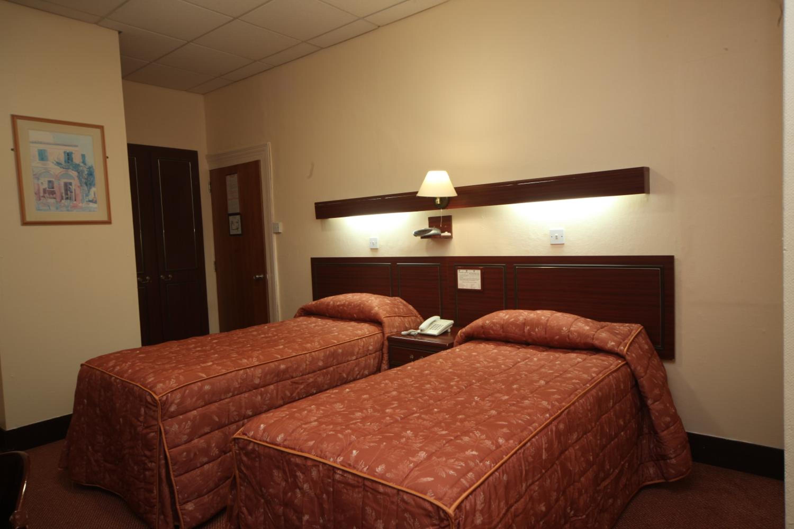 Фото Bristol Hotel