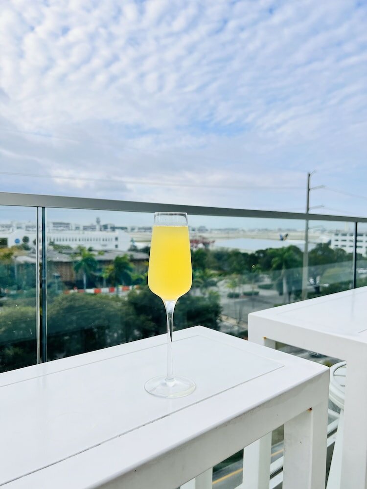 Фото Wyndham Garden Miami International Airport