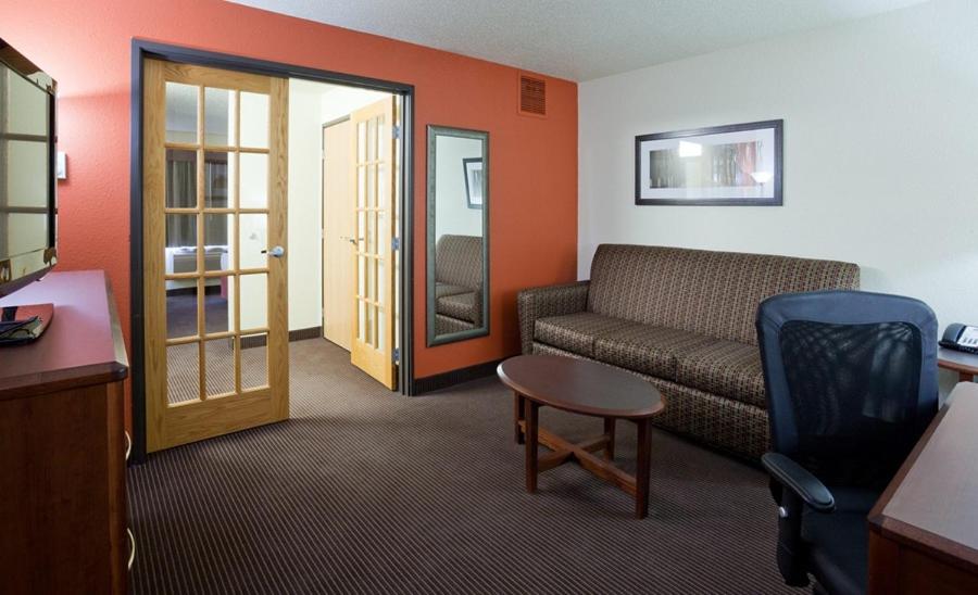 Фото AmericInn by Wyndham Grafton