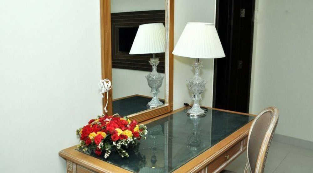 Фото Panoramic Hotel - Mall Road Lahore