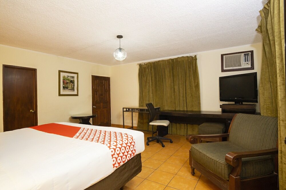 Фото Oyo Hotel Hacienda Don Luis, Rosarito