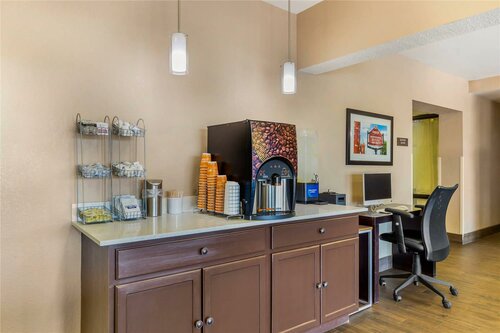Гостиница Quality Inn & Suites Spring Lake - Fayetteville Near Fort Liberty в Спринг Лейк