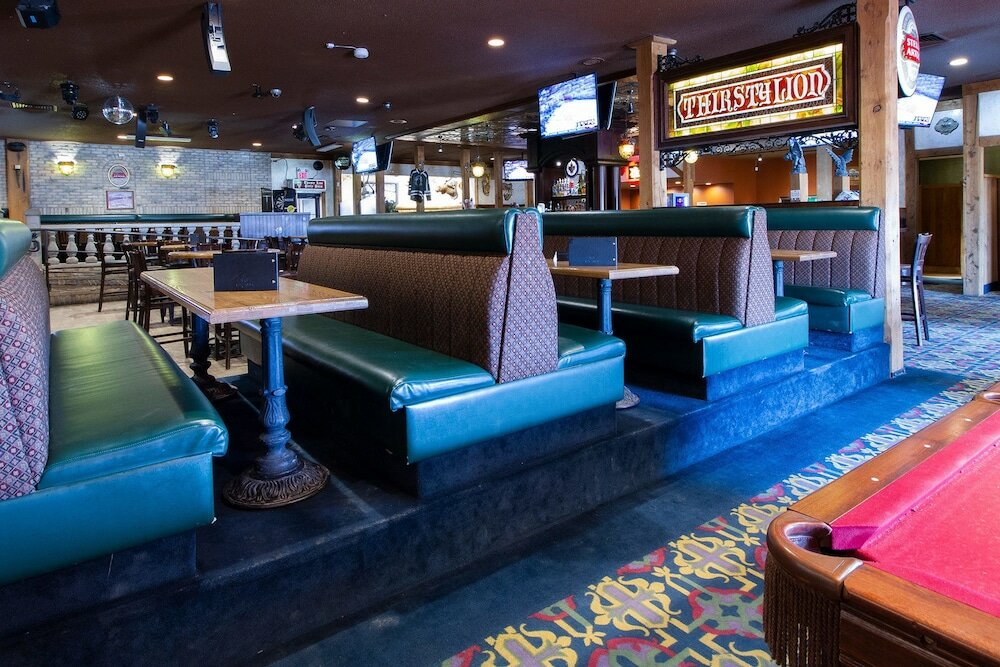 Фото Park West Inn