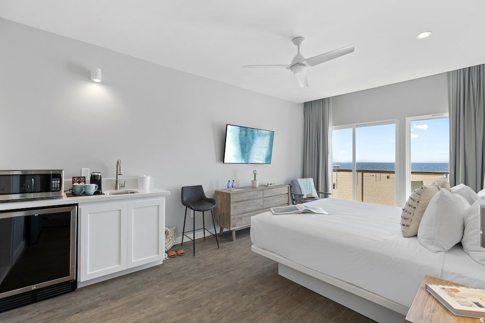 Фото Sea Sprite Oceanfront Hotel